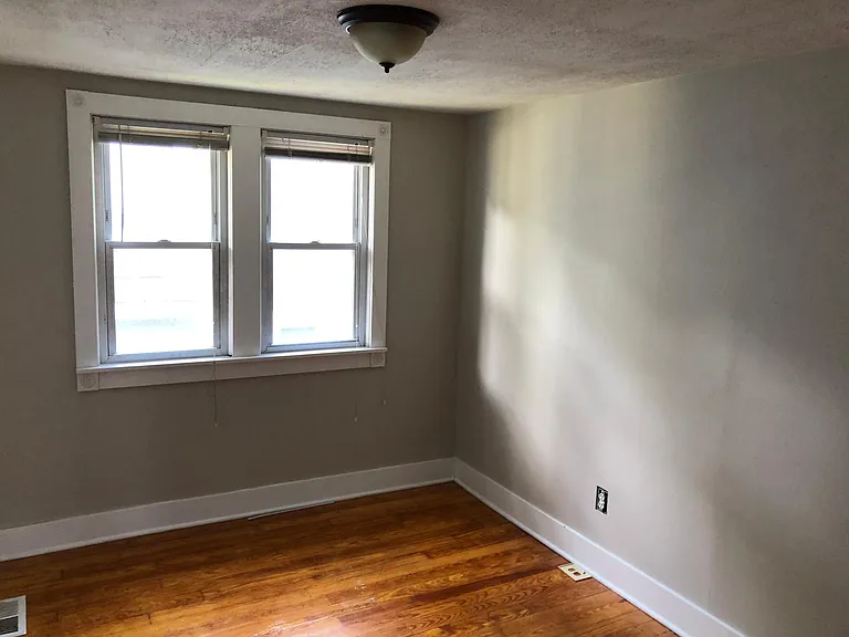 135 Fuller Ave NE — Photo 2