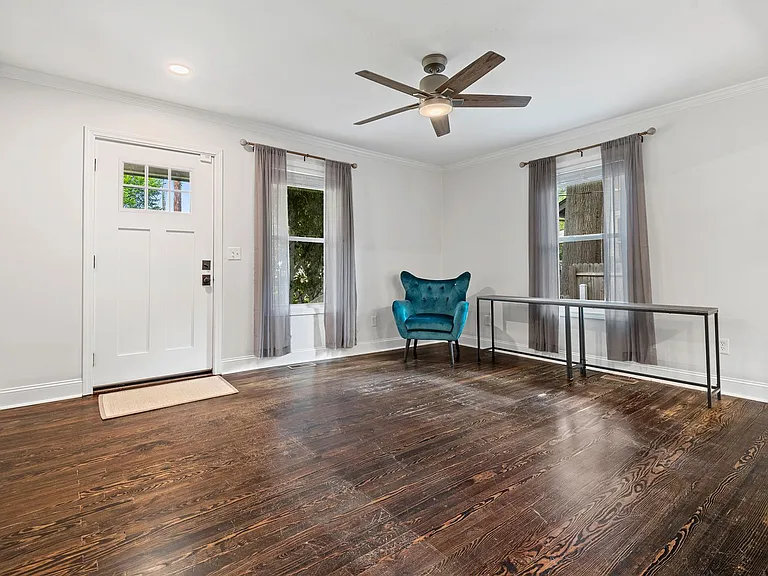 506 N Maple St — Photo 5