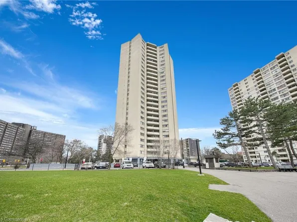 330 Dixon Rd #905, Toronto, ON M9R 1S9