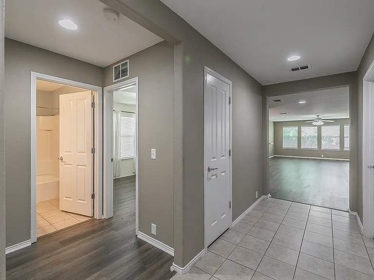 4521 Sheldon Trl — Photo 2
