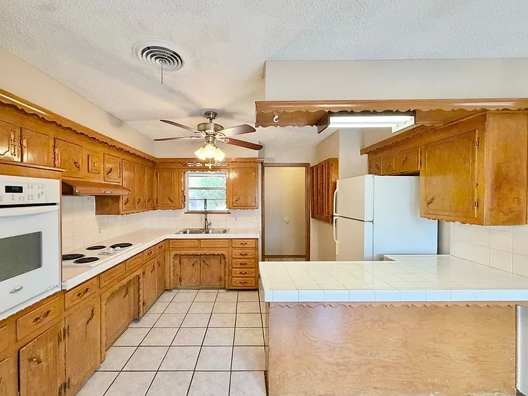 336 NW 62nd St — Photo 5