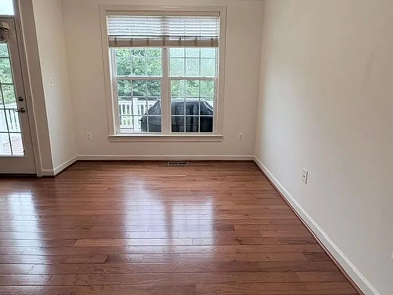 121 Autumn View Dr — Photo 16
