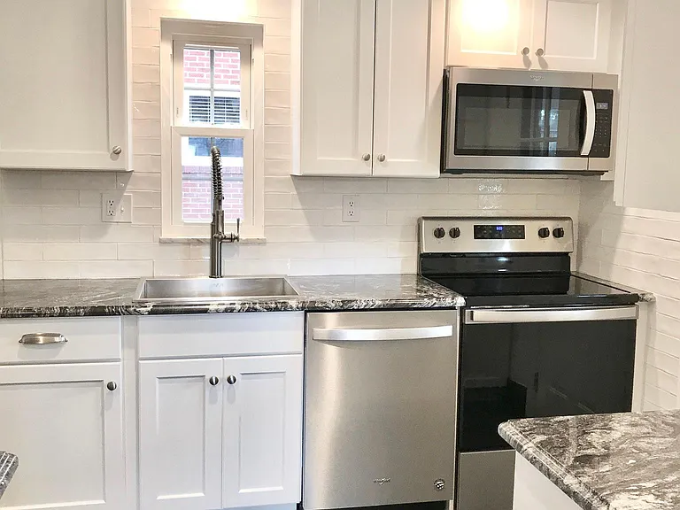 400 Duquesne Dr — Photo 3