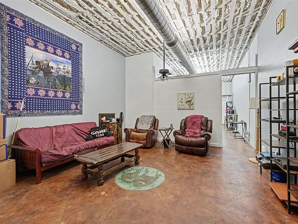 331 S Commercial St