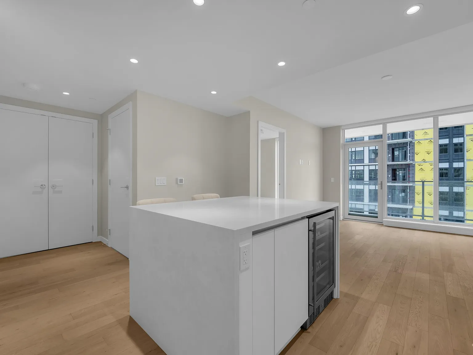 2 bed, 808 sqft, $3,800 — Photo 3