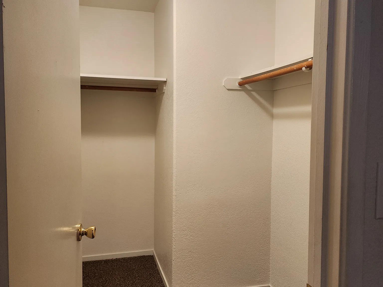 3195 Whittier Ave — Photo 4