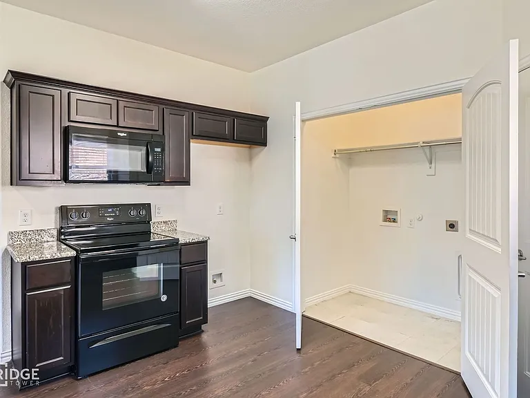 1412 Lake Crest Ln — Photo 8