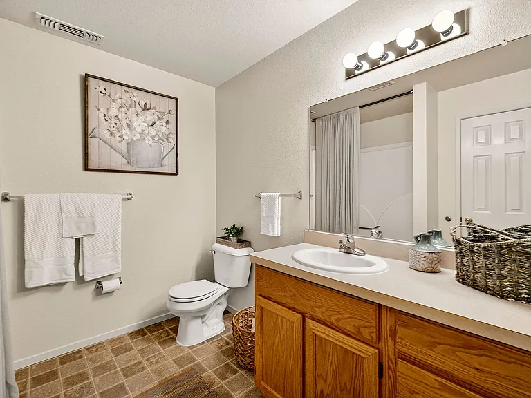 Mission Ranch Apartments — Photo 10