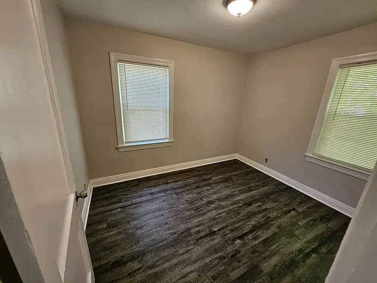 1004 S 45th St — Photo 12