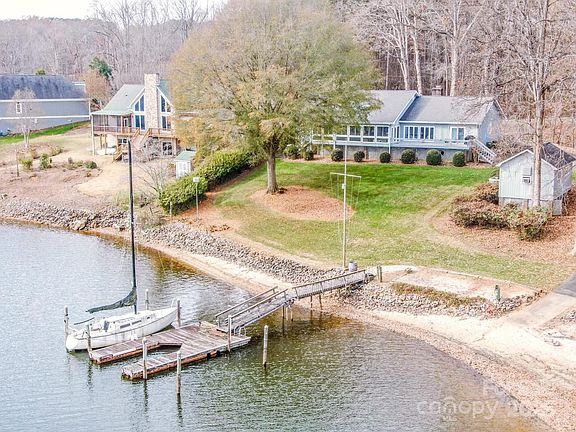 3rd image of 214 Lakeview Shores Loop