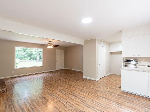 3rd image of 1007 Trailwood Dr