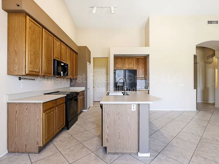 7017 W Greenbriar Dr — Photo 12