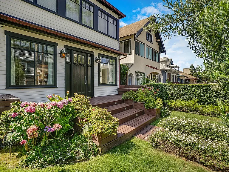 44 Sunset Ave — Photo 4