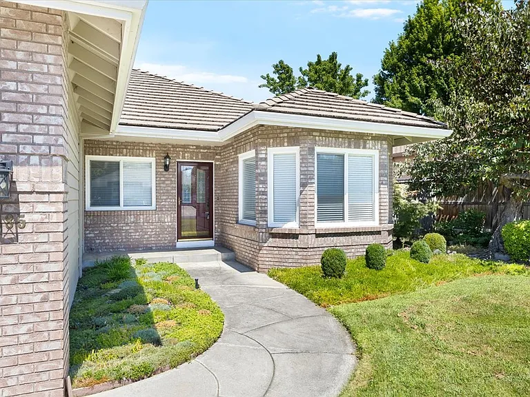 2485 Greenfield Ct — Photo 4