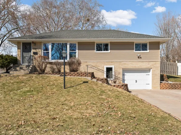 4757 Oregon Ave N, New Hope, MN 55428