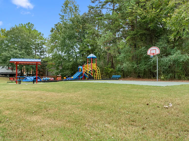 Riverchase Landing Apartments — Photo 26