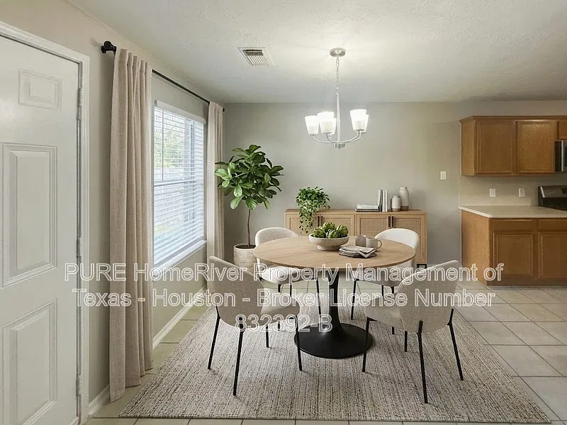 4 bed, 2.5 bath, 2463 sqft, $2,475 — Photo 3