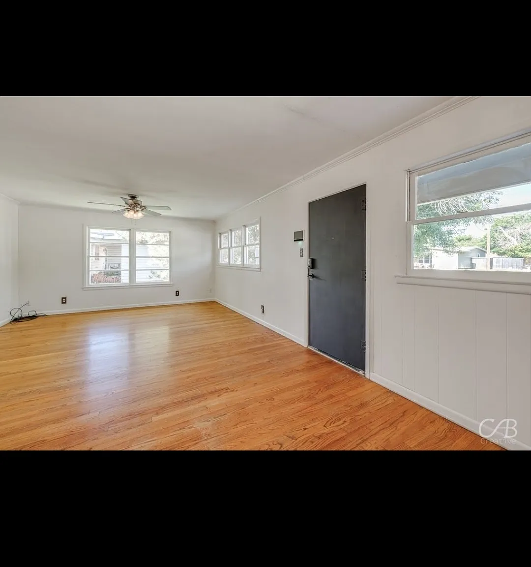 3 bed, 1230 sqft, $2,200 — Photo 2