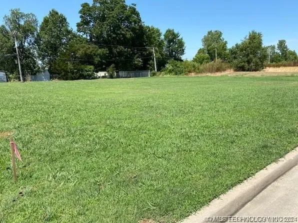 1421 N Muskogee Pl, Claremore, OK 74017