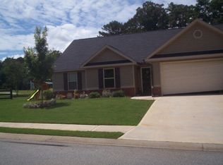 102 Lochwolde Dr, Dudley, GA 31022