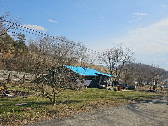 3rd image of 520 Lucas Rd