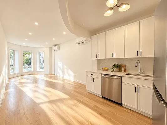 Living room, photo 2