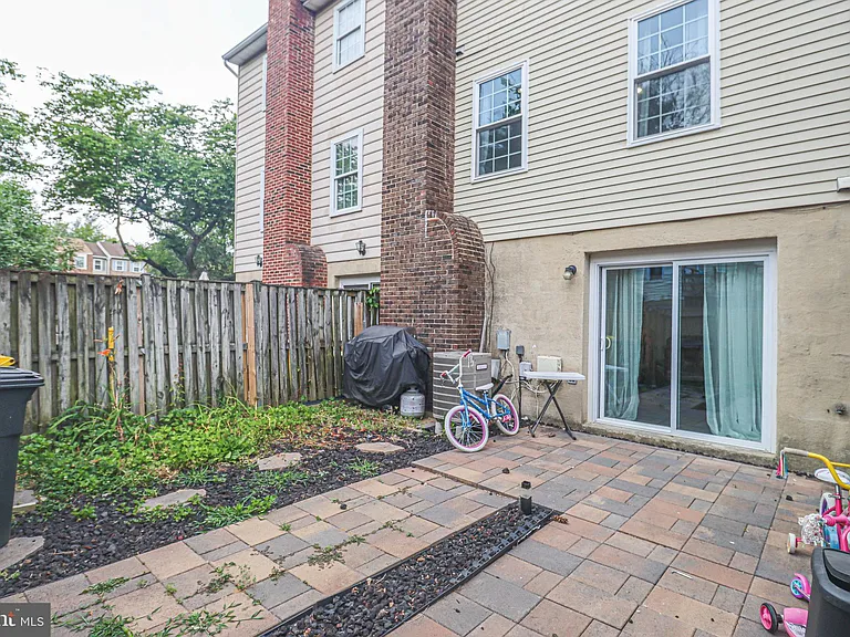2426 Vineyard Ln — Photo 37