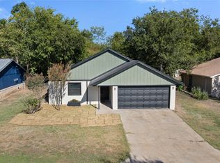 1727 W Doyle St, Granbury, TX 76048
