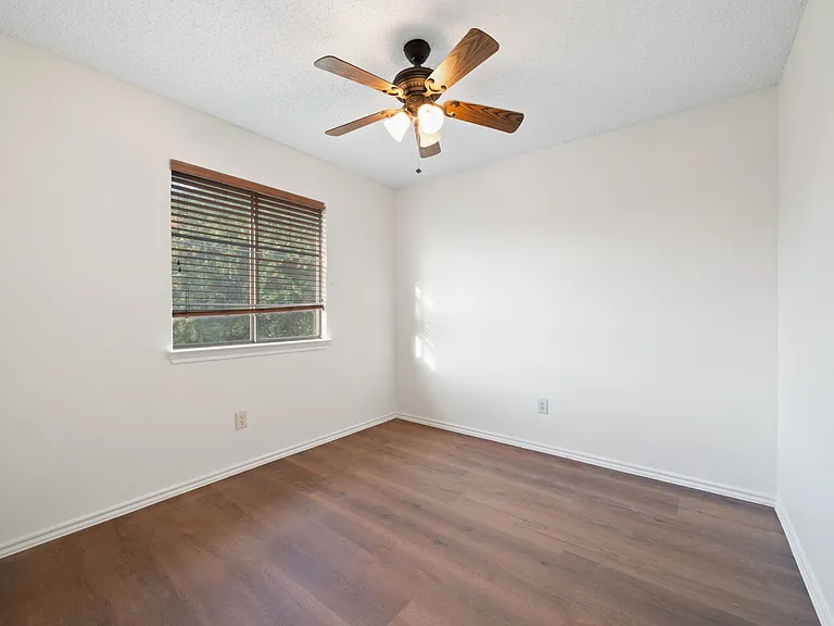 1414 Dudley Dr — Photo 18