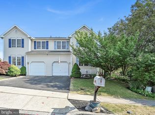 366 Oneida Dr, Sinking Spring, PA 19608