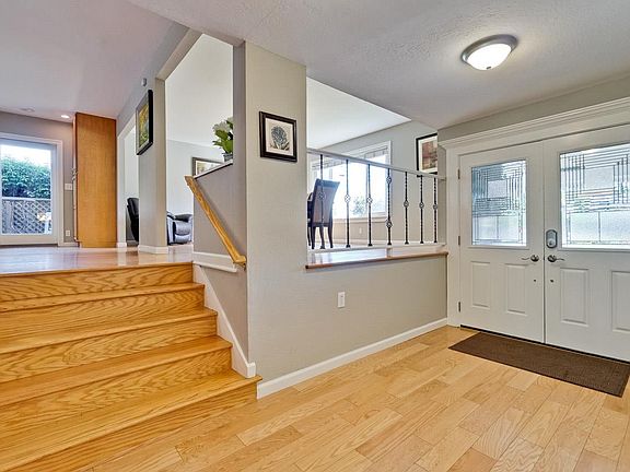 4th image of 1084 Fleetwood Dr