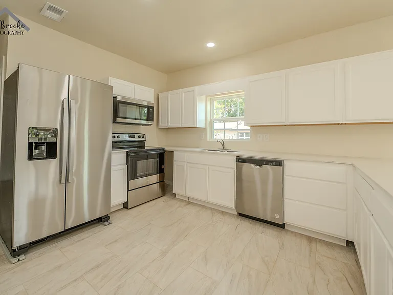 106 Paradise St — Photo 4