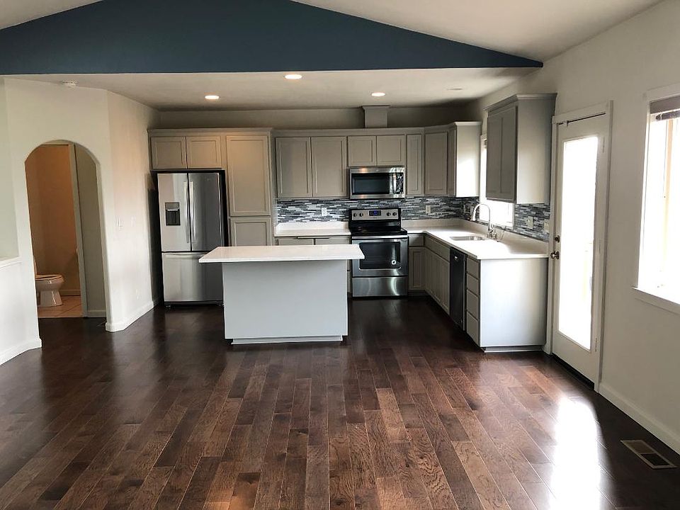 Main room with kitchen