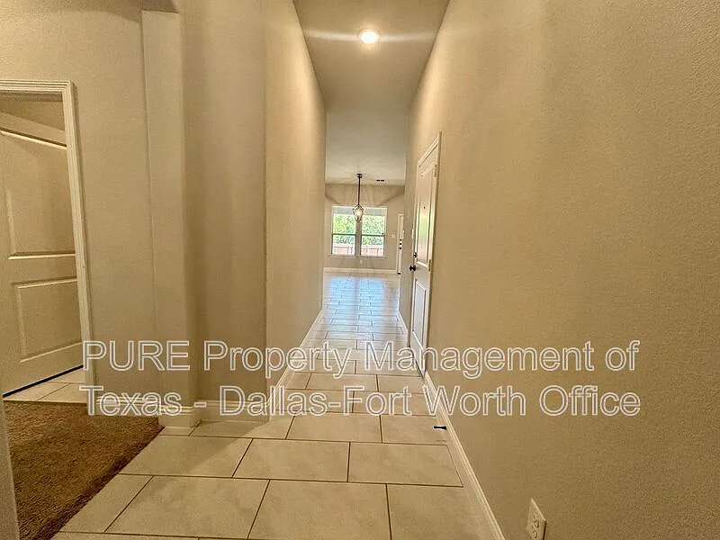 3 bed, 2.0 bath, 1708 sqft, $2,350 — Photo 2