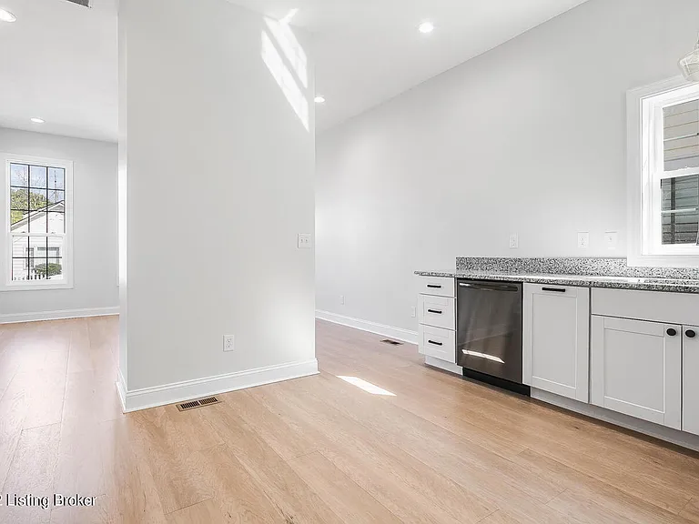 1518 Christy Ave — Photo 8
