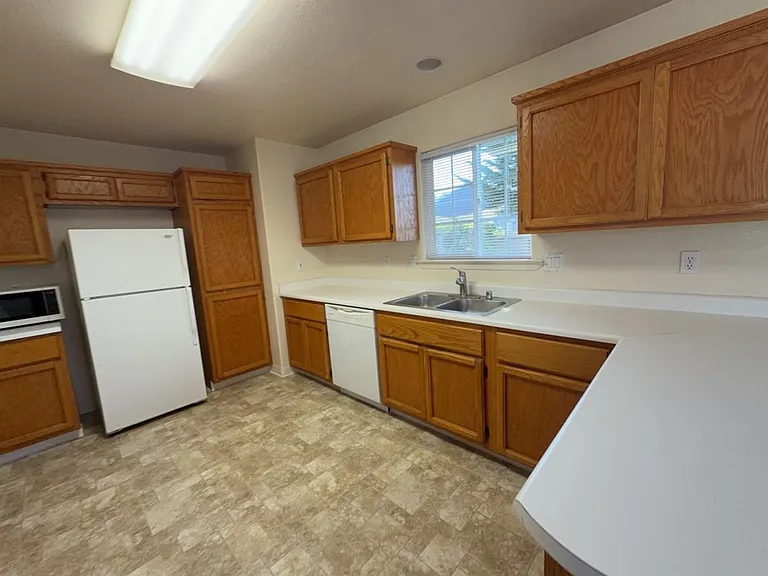 3121 Matthew Ln — Photo 12