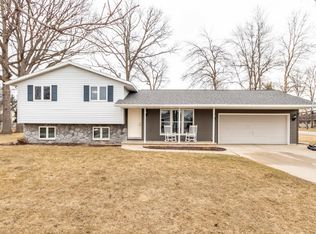2441 Golden Meadow Dr, Green Bay, WI 54311