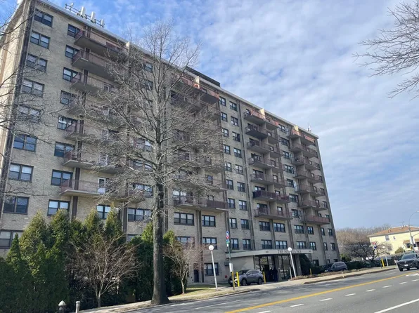 1000 Clove Rd, Staten Island, NY 10301