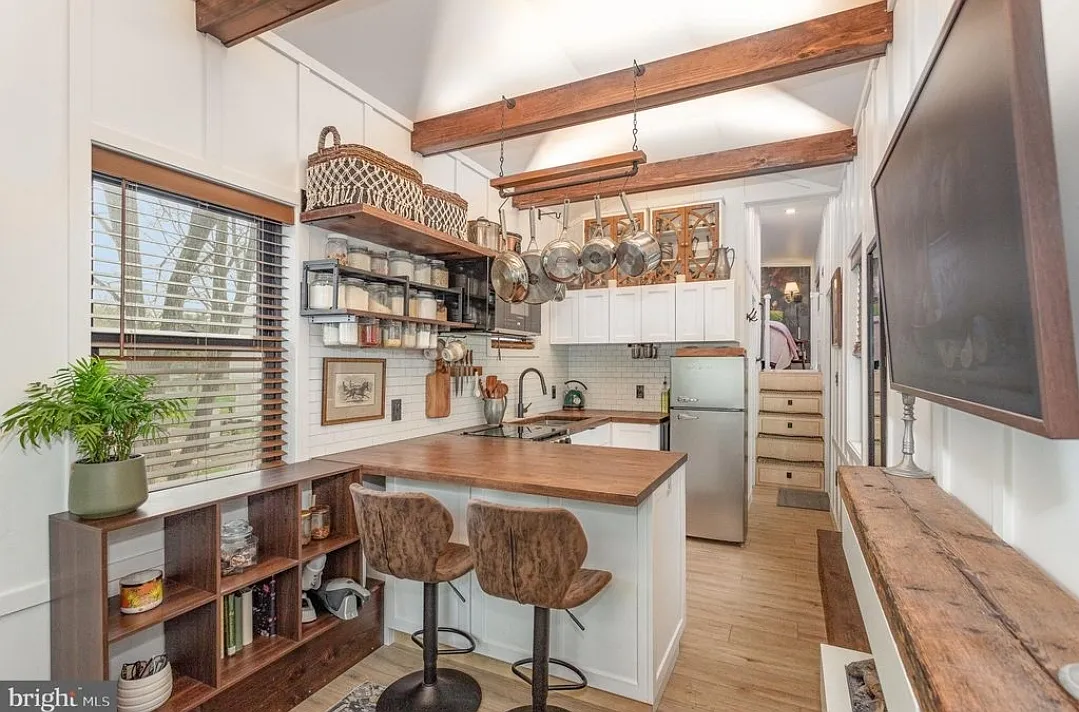 1 bed, 400 sqft, $2,225 — Photo 2