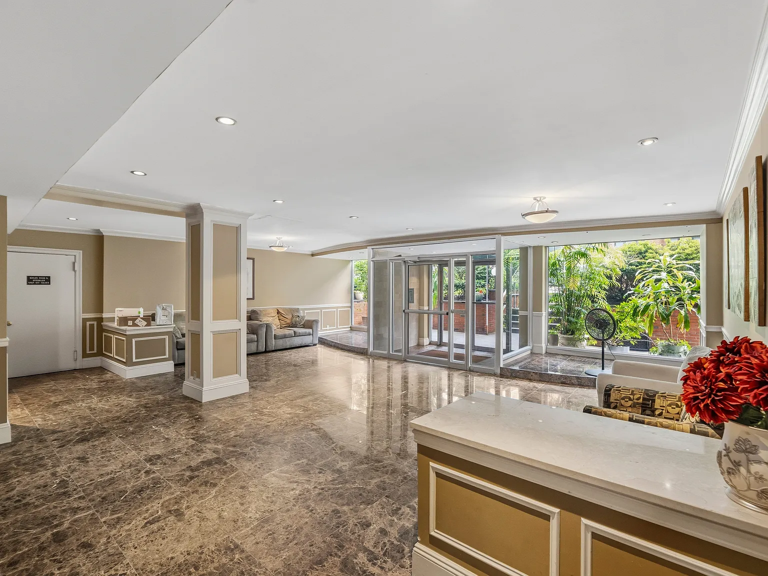 1 bed, 1.0 bath, 780 sqft, $2,350 — Photo 2