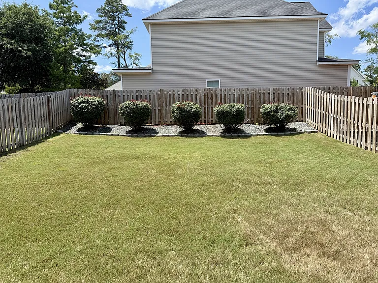 633 Dunrobin Ln — Photo 16