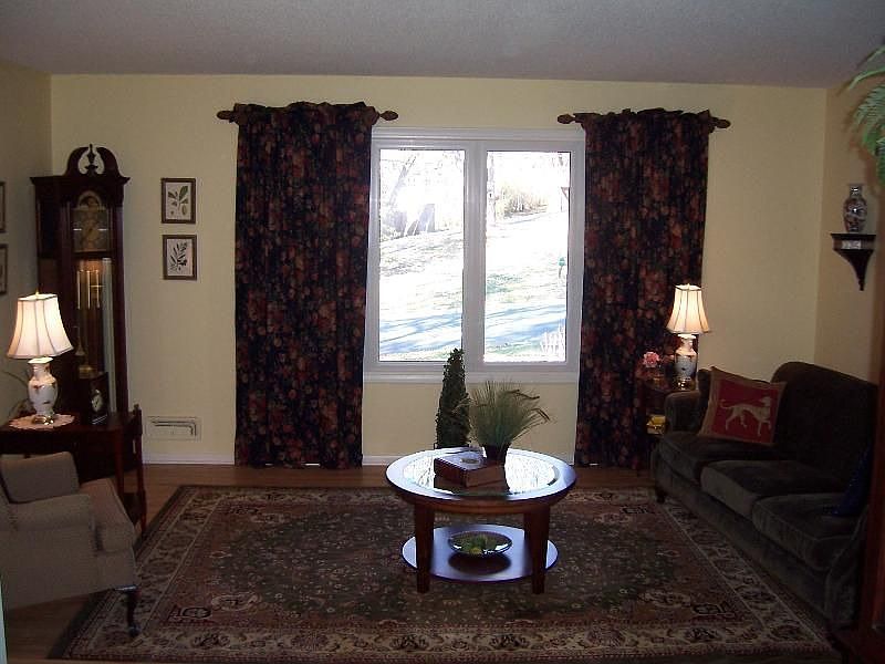 1st image of 905 Aspen Dr