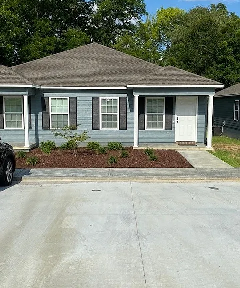 100 Theresa Ln — Photo 1