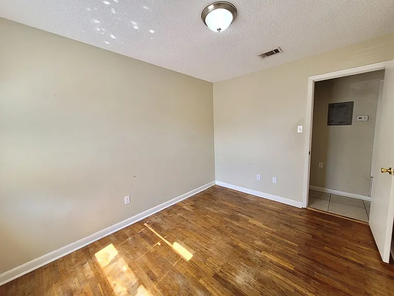 3418 W Yonge St — Photo 15
