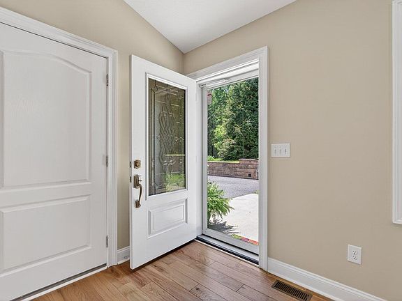 5th image of 3090 Arrowhead Rd
