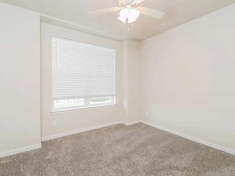 1213 Summerset Ln — Photo 15