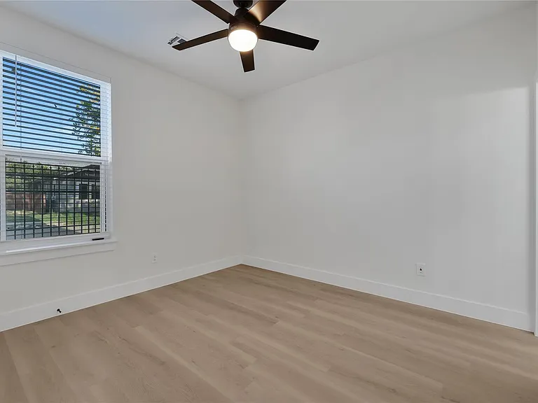 2613 Delafield St #2 — Photo 20