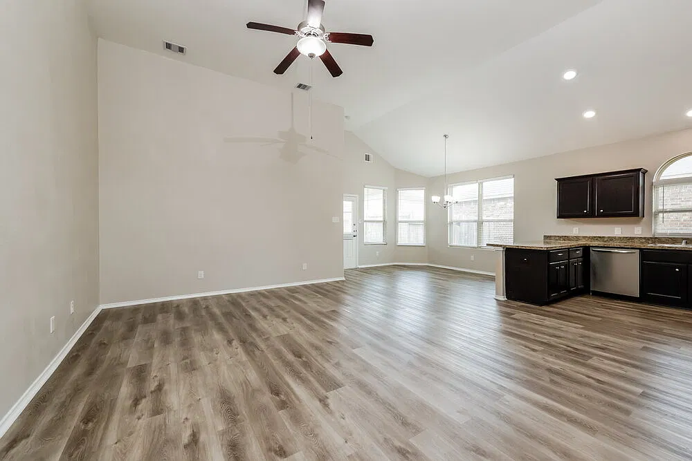 3 bed, 2.0 bath, 1619 sqft, $2,295 — Photo 3