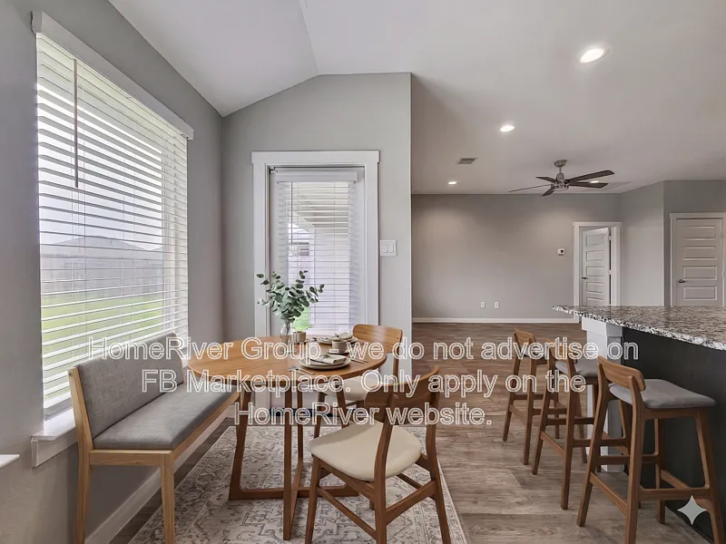 3 bed, 2.0 bath, 2100 sqft, $2,045 — Photo 3
