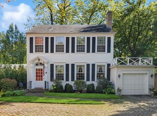 451 N Green Bay Rd, Lake Forest, IL 60045